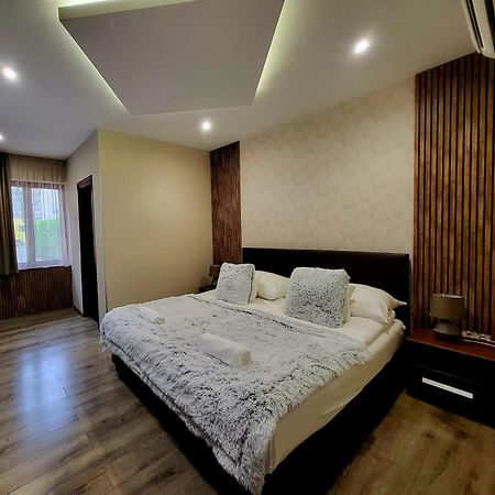 Vén Diófa De Lux Panzió Szeged Exterior foto