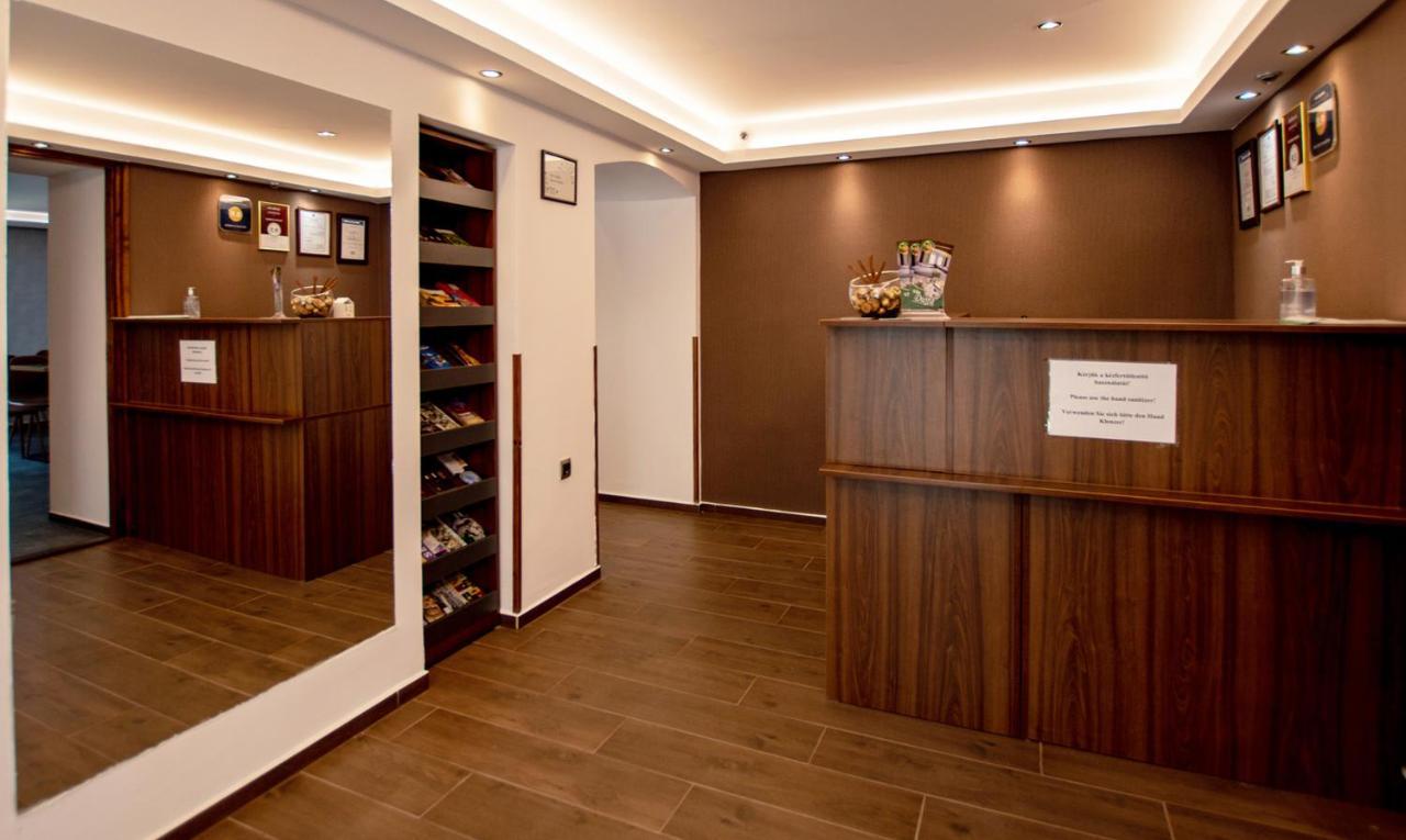 Vén Diófa De Lux Panzió Szeged Exterior foto