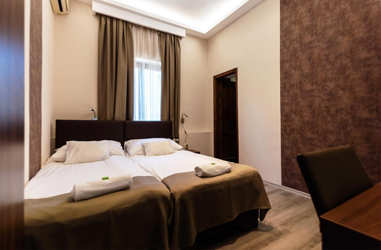 Vén Diófa De Lux Panzió Szeged Exterior foto