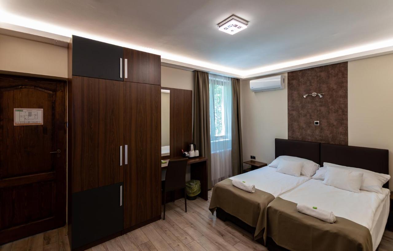 Vén Diófa De Lux Panzió Szeged Exterior foto