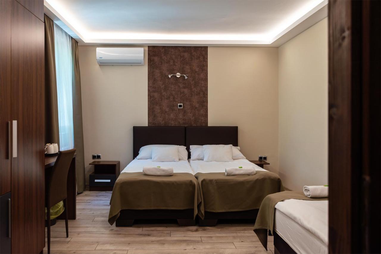 Vén Diófa De Lux Panzió Szeged Exterior foto