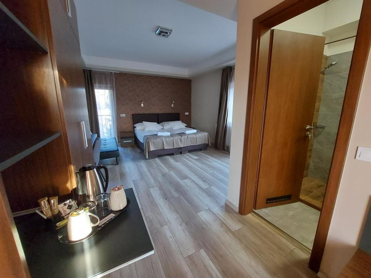 Vén Diófa De Lux Panzió Szeged Exterior foto