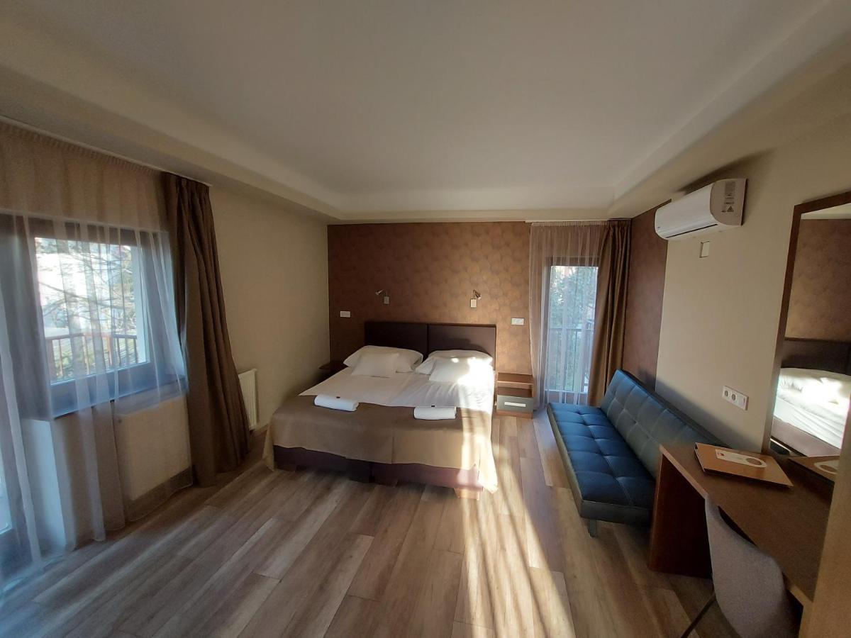Vén Diófa De Lux Panzió Szeged Exterior foto
