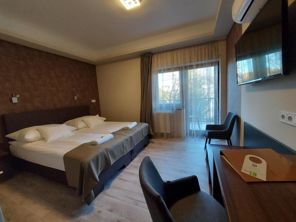 Vén Diófa De Lux Panzió Szeged Exterior foto
