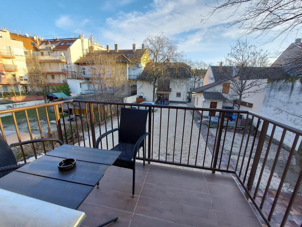 Vén Diófa De Lux Panzió Szeged Exterior foto