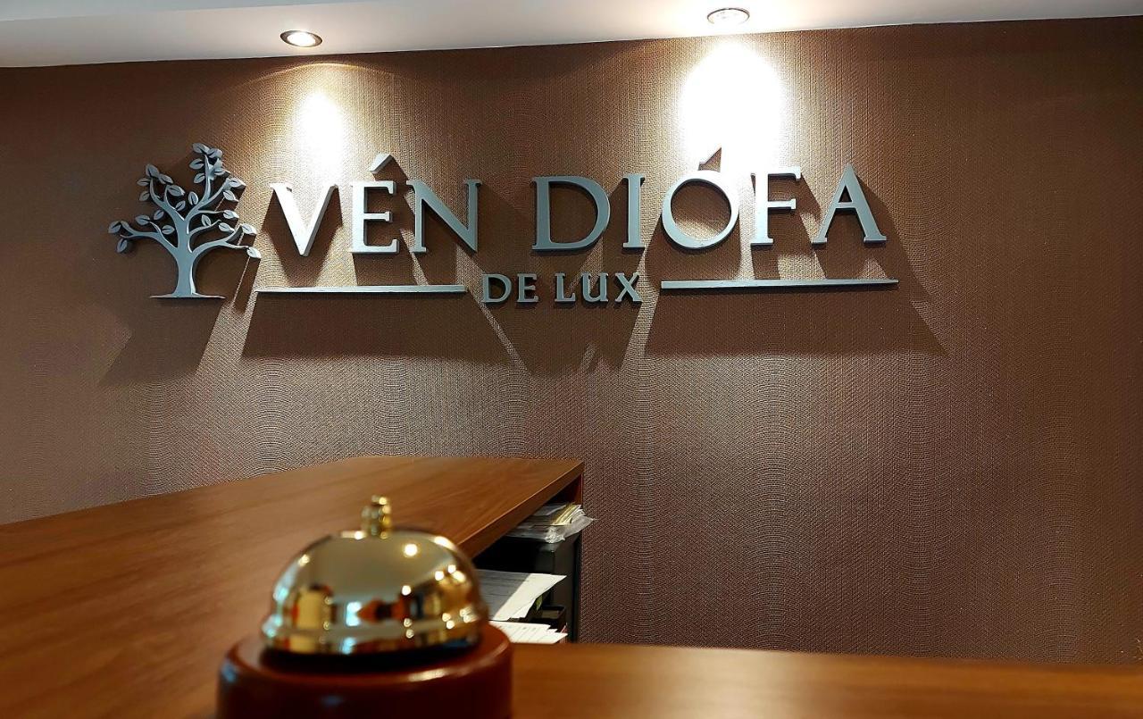 Vén Diófa De Lux Panzió Szeged Exterior foto