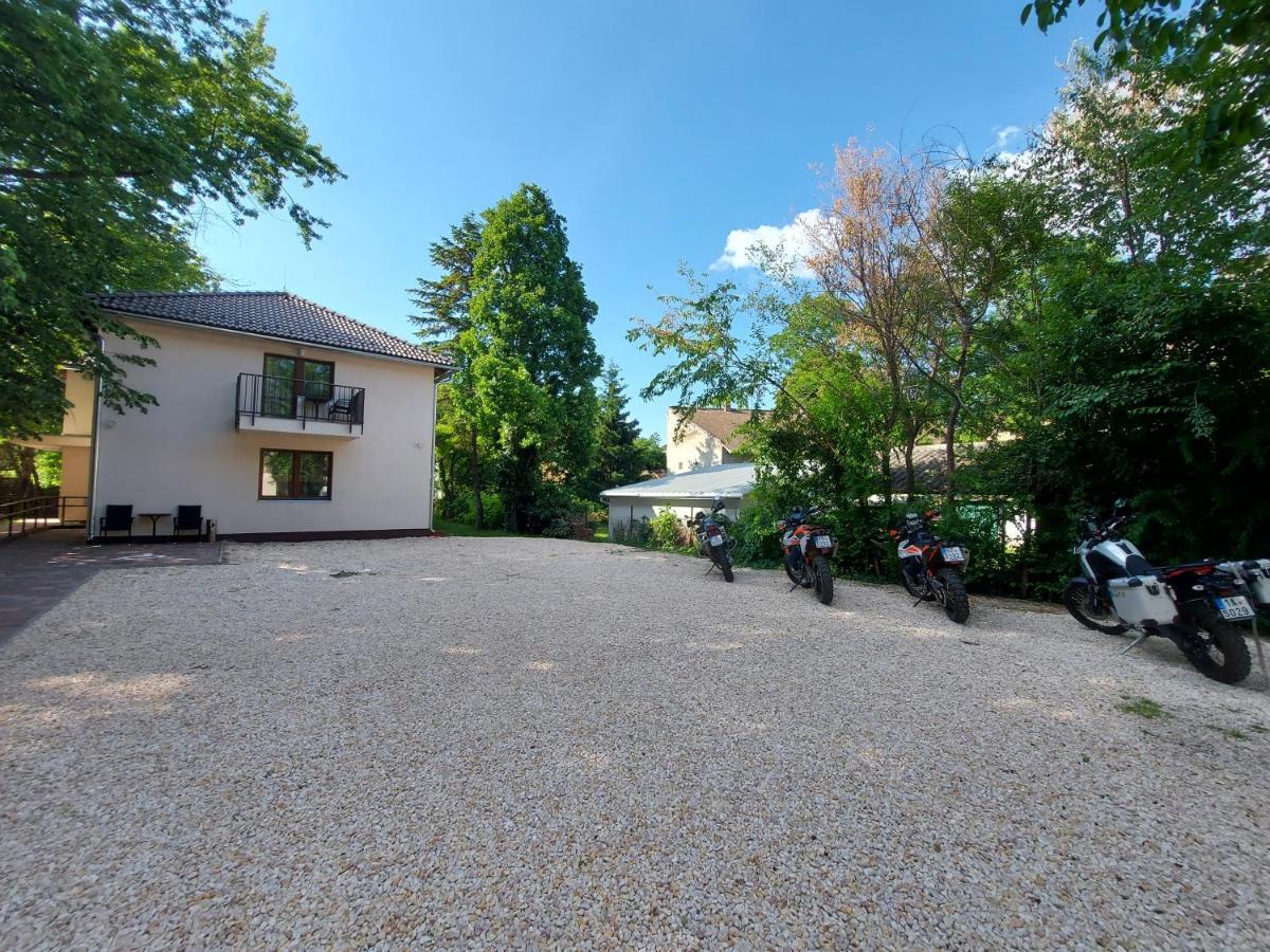 Vén Diófa De Lux Panzió Szeged Exterior foto