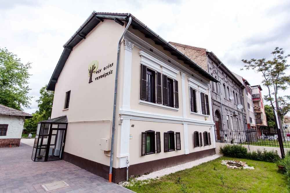 Vén Diófa De Lux Panzió Szeged Exterior foto