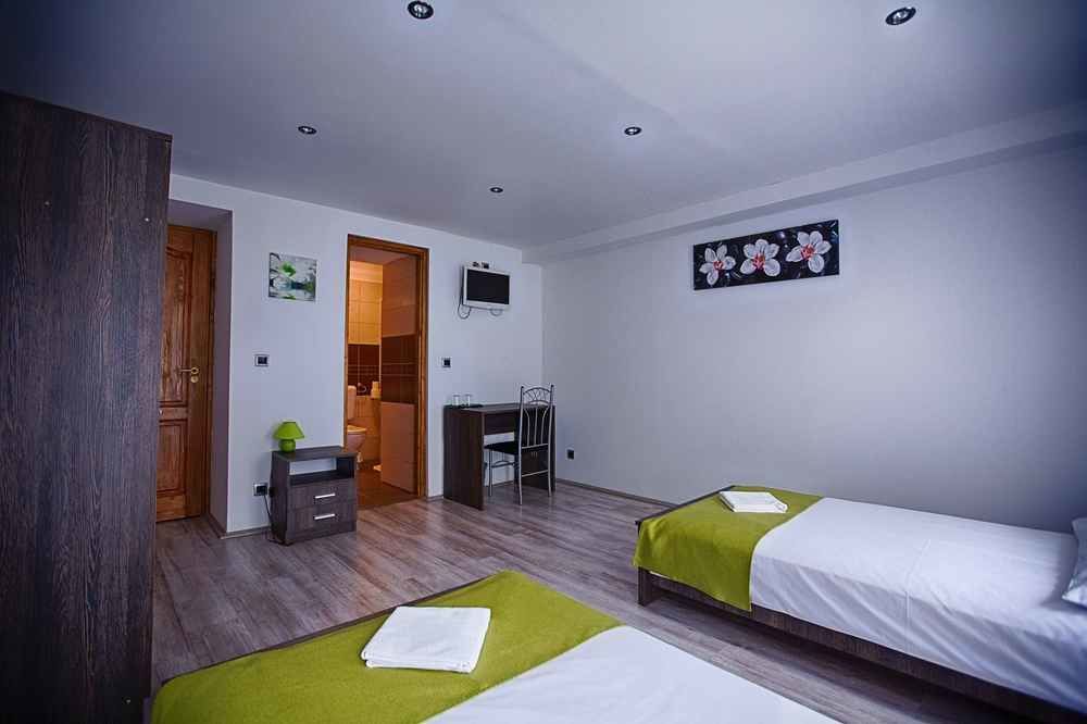 Vén Diófa De Lux Panzió Szeged Exterior foto