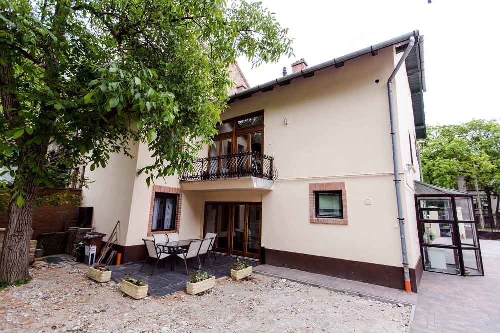 Vén Diófa De Lux Panzió Szeged Exterior foto